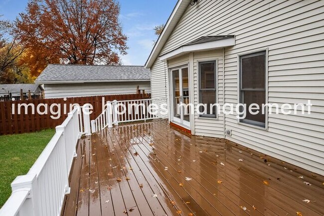Building Photo - Large 3 Bedroom Single Family Home in Will...