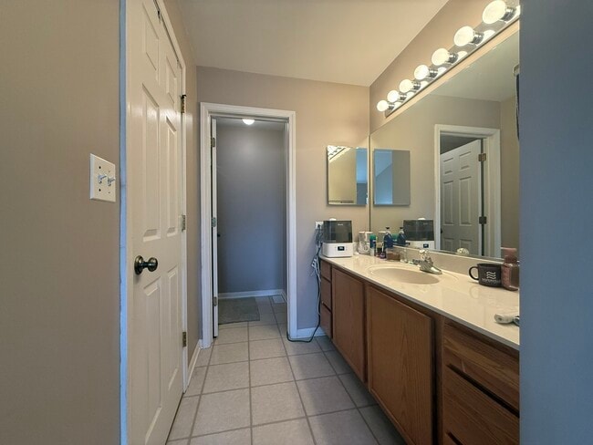 Building Photo - 2914 Rutland Cir