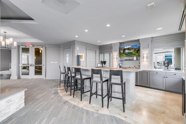 Building Photo - 8220 Crestwood Heights Dr