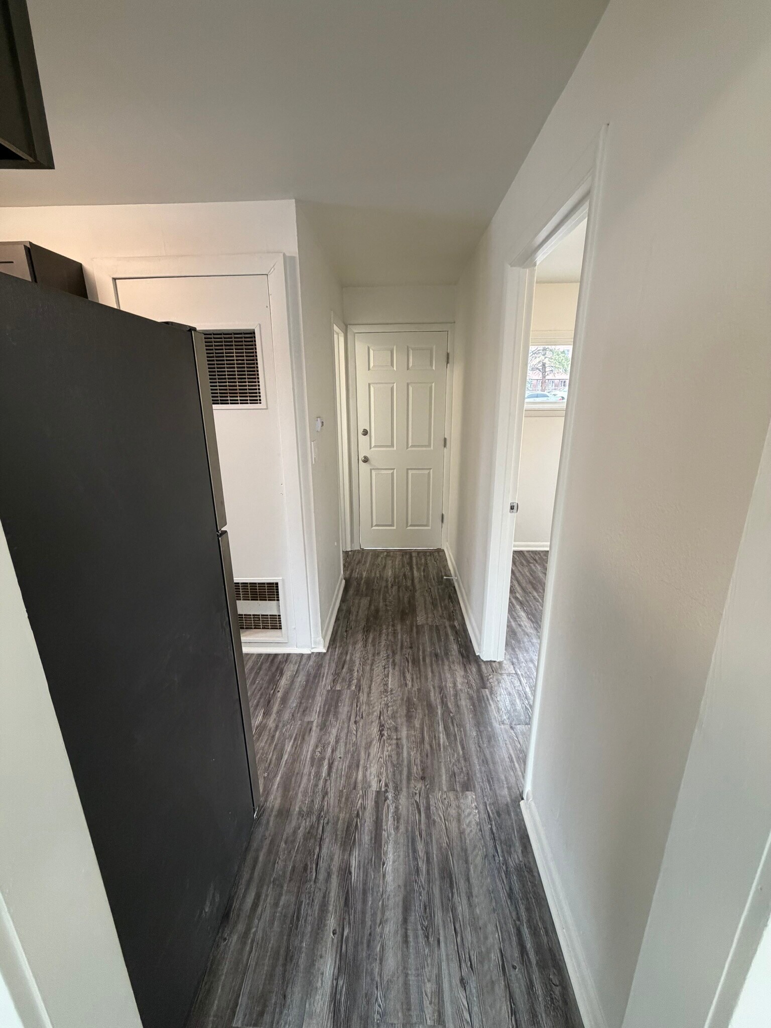 Building Photo - 114 4th St