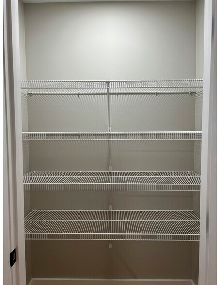 Building Photo - 180 N Winooski Ave