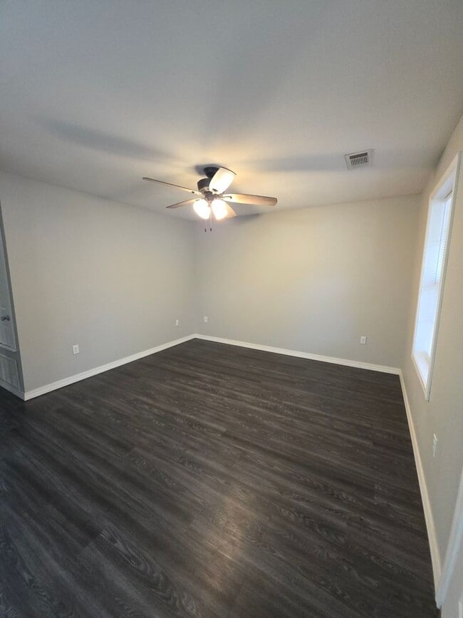 Building Photo - 2211 S Hartford Cove