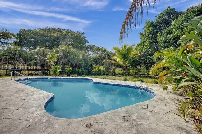 Building Photo - 8350 NW 15th Ct