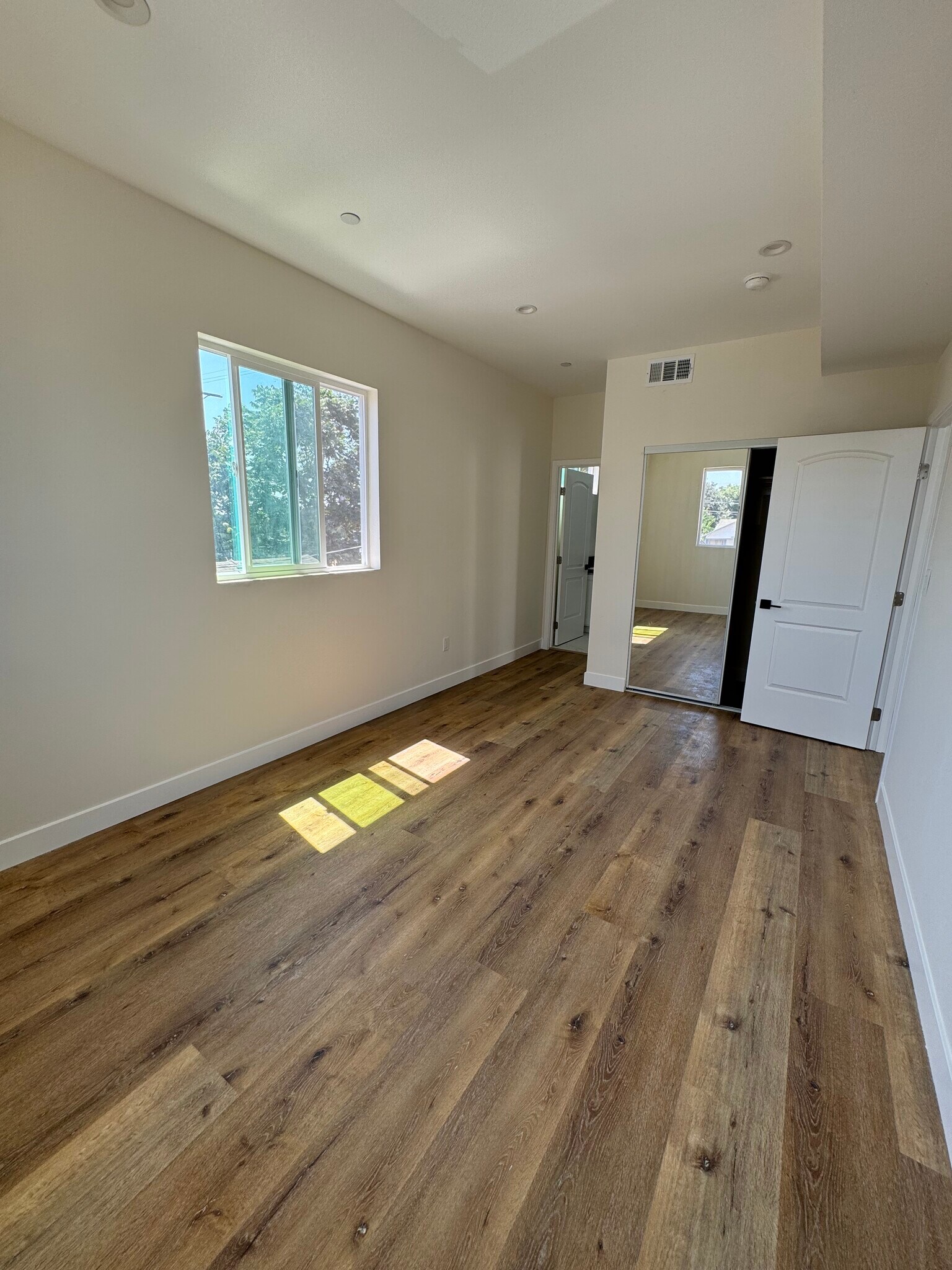 Building Photo - 5871 Towne Ave