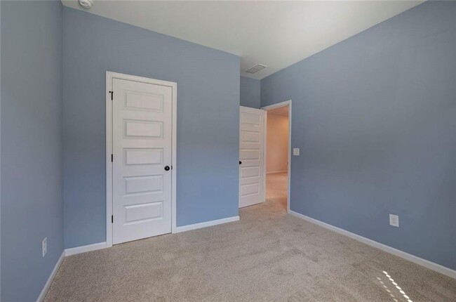 Building Photo - 401 Perth Dr