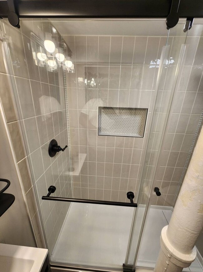 Building Photo - Newly Renovated 3-Bedroom Property in Prim...