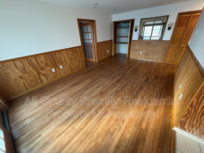 Building Photo - 409 Hidden Village Dr