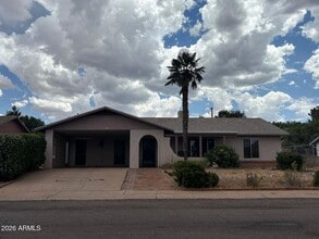 Building Photo - 554 Hegge Dr