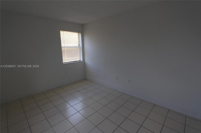 Building Photo - 650 NW 114th Ave