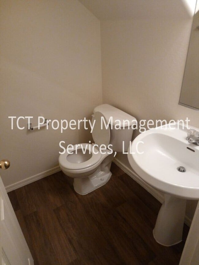 Building Photo - Beautiful Home in the Gardens