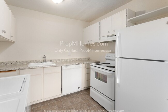 Building Photo - 3510 SE 61st Ave