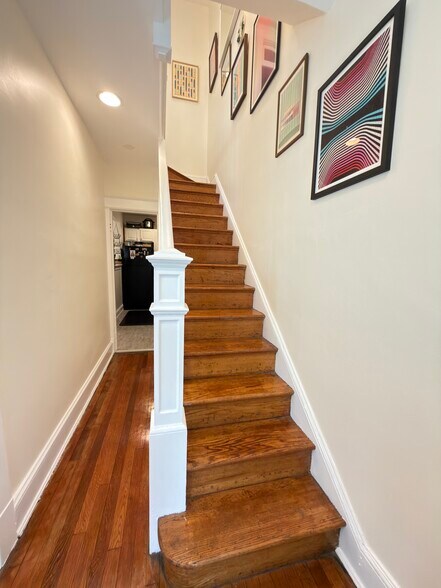 Building Photo - 1122 Owen Place NE