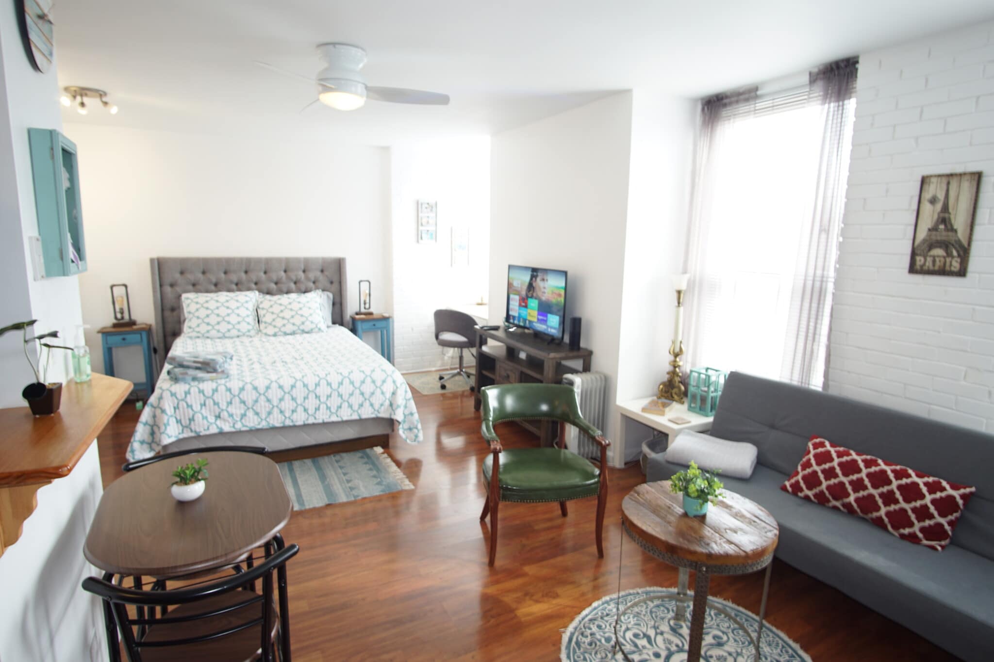 Building Photo - 636 W Webster Ave