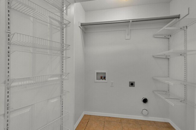 Building Photo - Fresh 3 Bed 2 Bath home in great location!