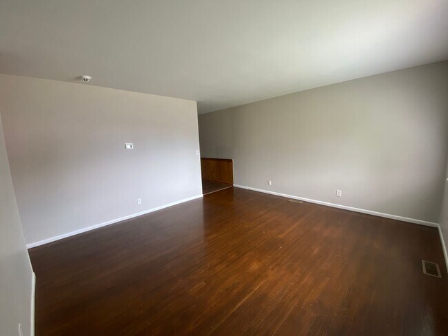 Building Photo - Welcome to Blueberry Hills located off Nicholasville Rd     20260615