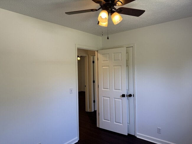 Building Photo - 10125 N Twin Springs Rd