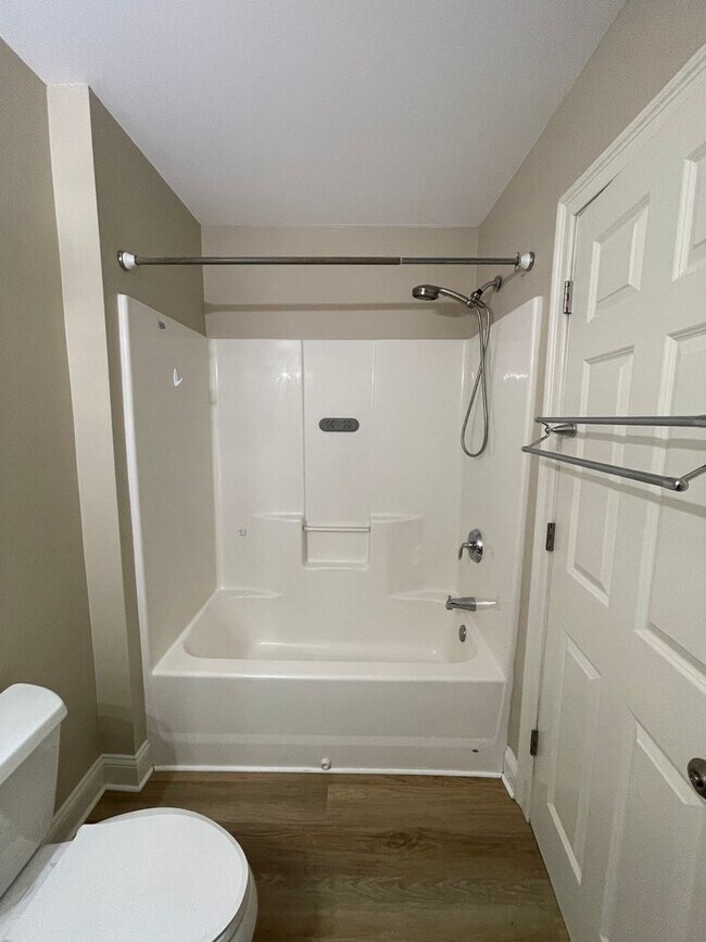 Building Photo - 12 Dame St