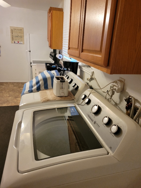 Building Photo - 137 N Hollywood Ave