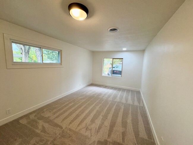 Building Photo - Newly Remodeled Home near KSU Football Sta...