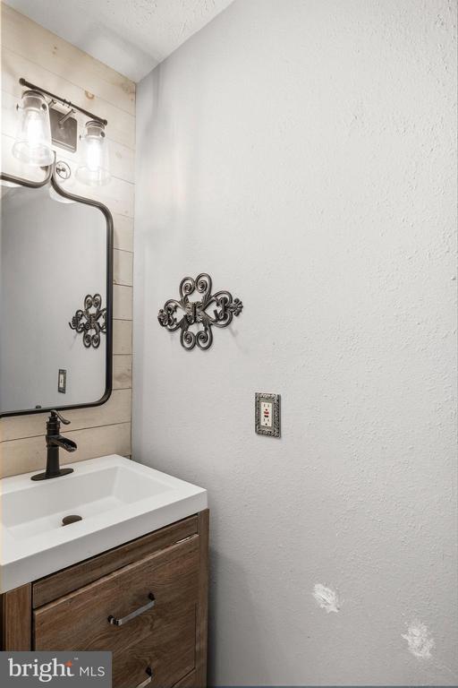 Building Photo - 9805 Redwing Dr