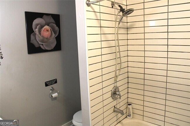 Building Photo - 4495 Kent Rd