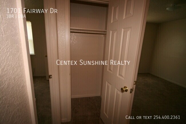 Building Photo - 1701 Fairway Dr