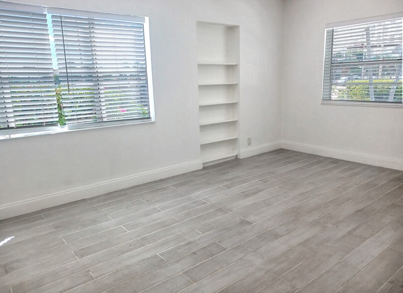 Building Photo - 4051 N Ocean Dr