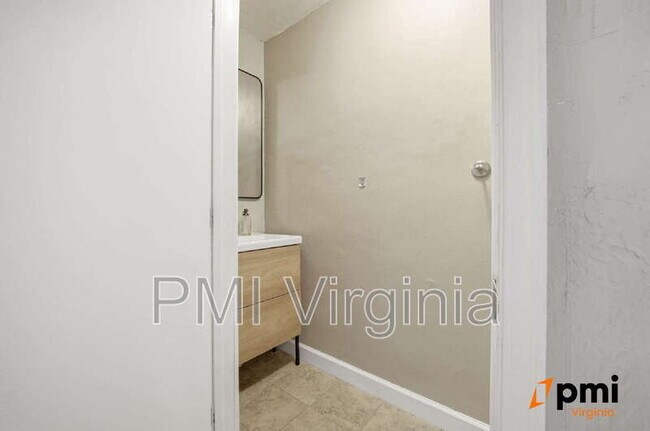 Building Photo - 2707 Martone Rd