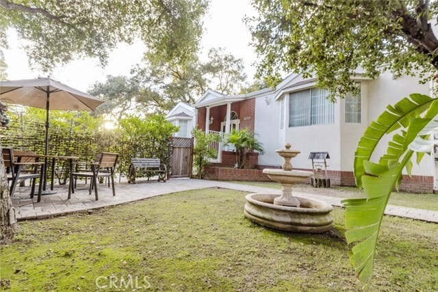 Building Photo - 2255 E Chevy Chase Dr