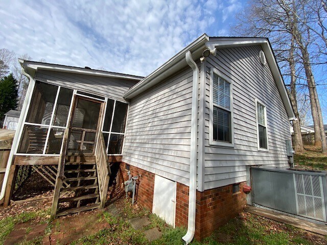 Building Photo - Beautiful 2 Bedroom in Simpsonville