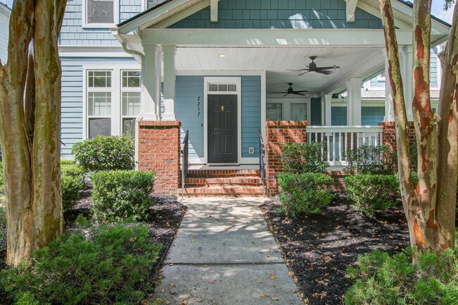 Building Photo - 2217 Daniel Island Dr