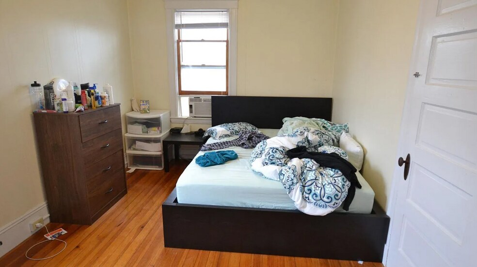 Building Photo - 47 Easton St