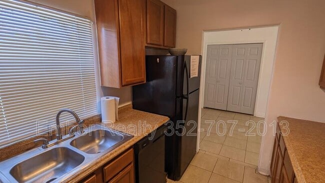 Building Photo - 140 N Oxalis Dr