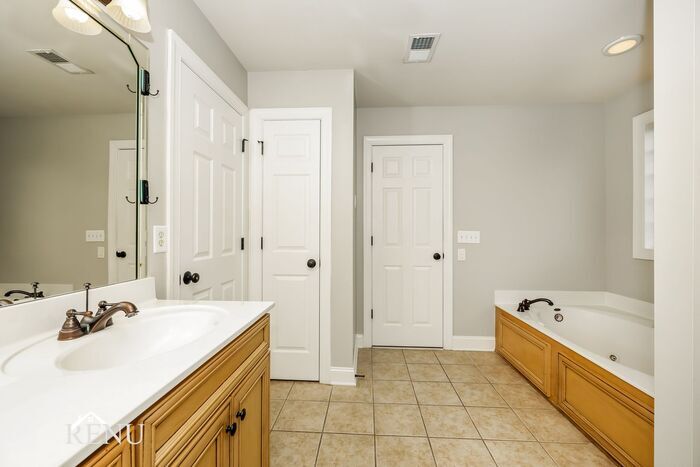 Building Photo - 1338 Sweetwater Dr