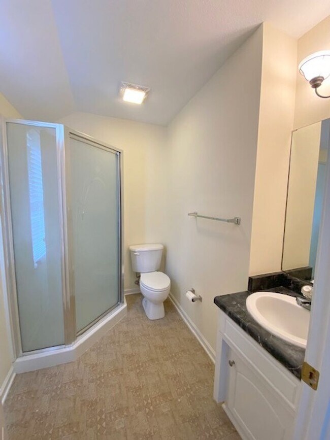 Building Photo - Great Neighborhood close to the Equestrian...