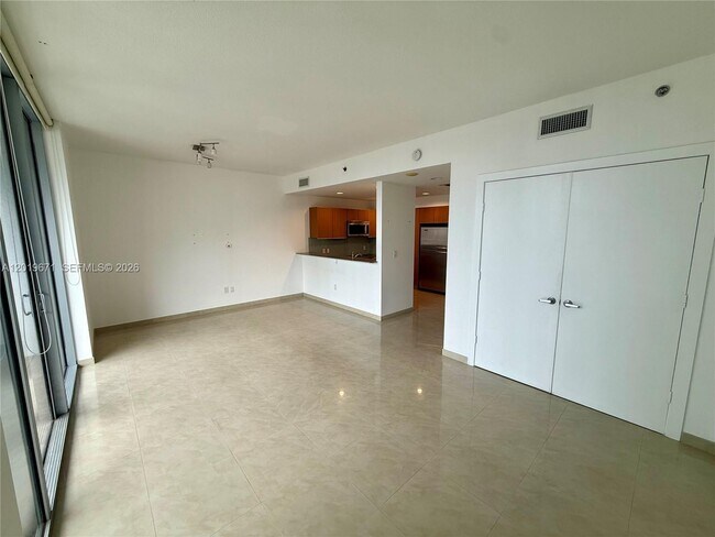 Building Photo - 1060 Brickell Ave