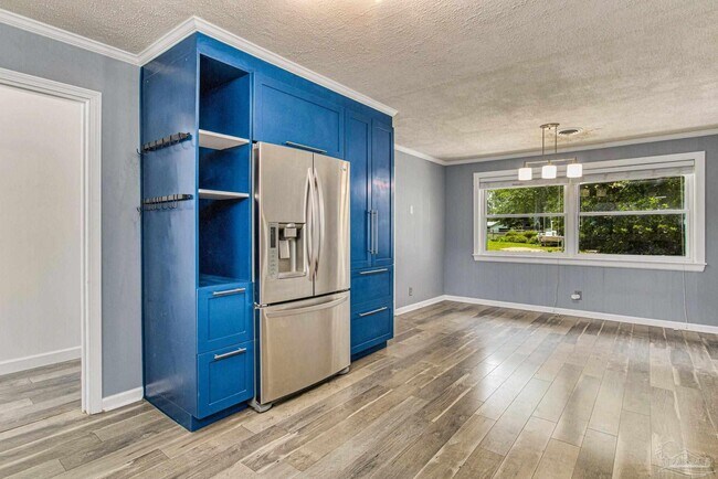 Building Photo - 2033 E Bobe St