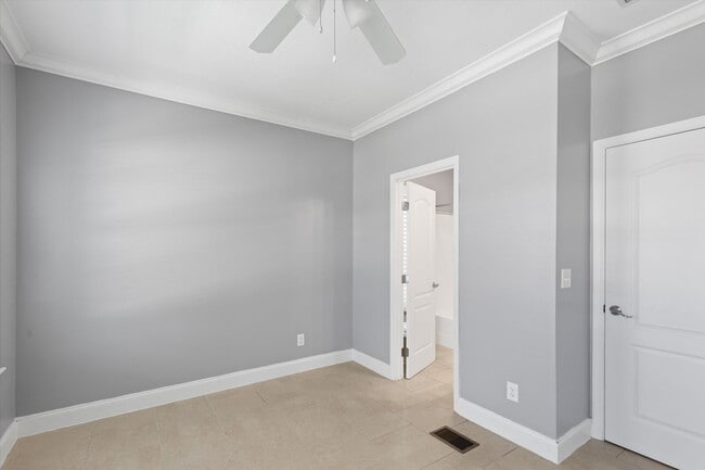 Building Photo - 2 Bedroom, 2.5 Bathroom AVAILABLE FOR 6 Months