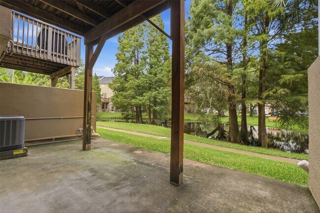 Building Photo - 3011 Pointeview Dr