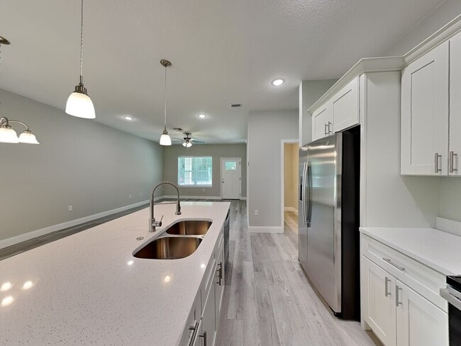 Building Photo - 11604 N Kenlake Cir