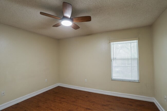 Building Photo - 974 Leeward Pl