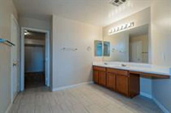 Building Photo - Incredible Single Family Home!