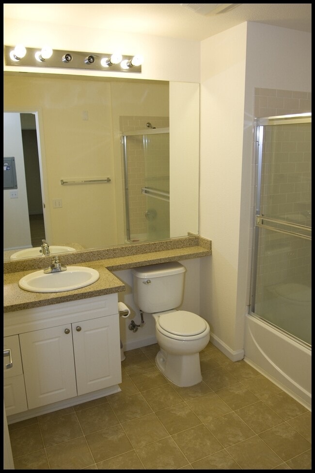 Building Photo - Gorgeous One Bedroom Condo in DownTown of ...