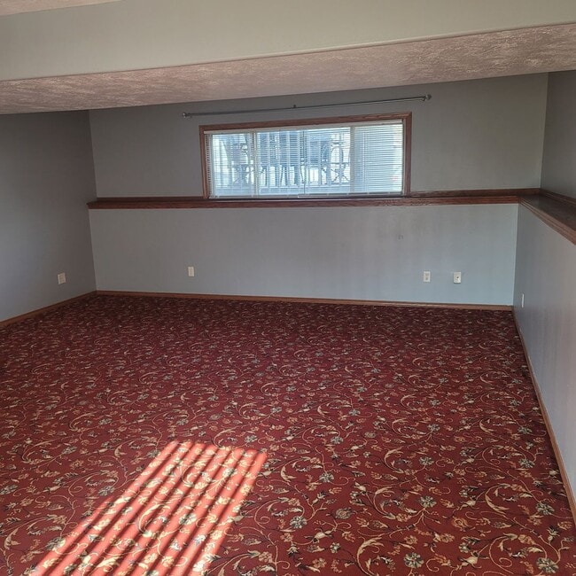 Building Photo - 3 bedroom, 2 bath, single family home.