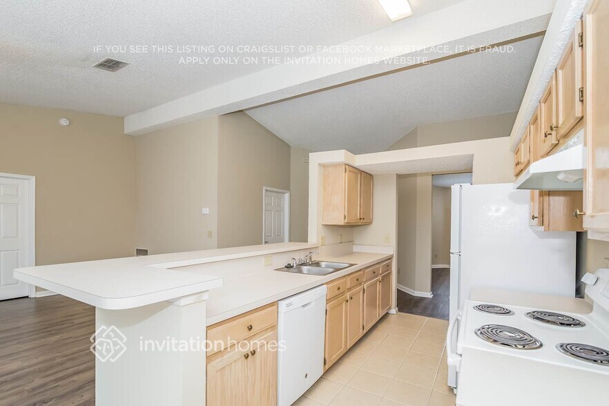 Building Photo - 12963 Silver Springs Dr N