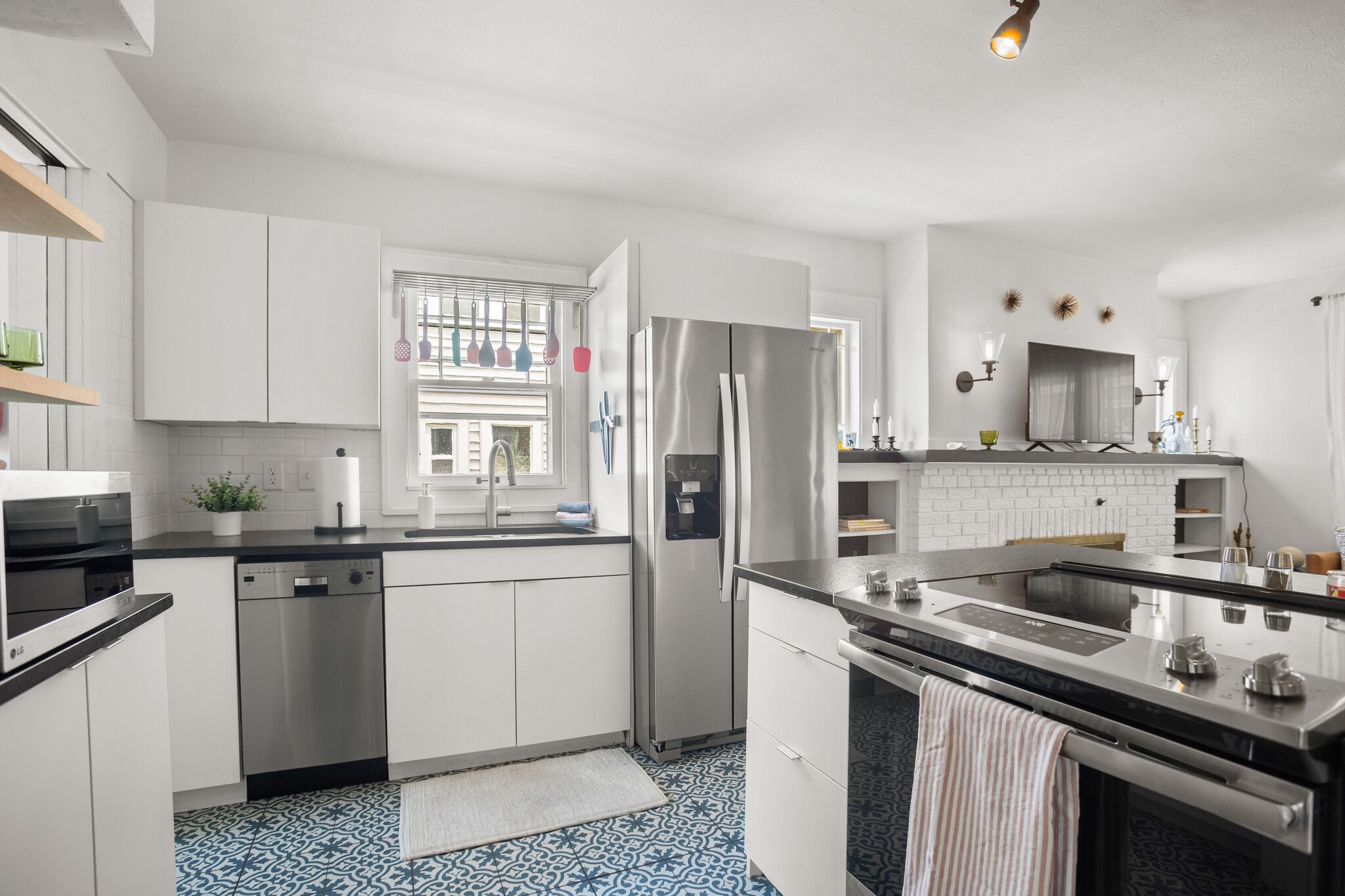 Building Photo - 640 48th St