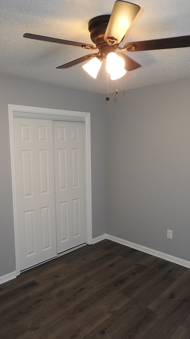 Building Photo - Welcome home to this spacious 3 bedrooms and 2 full baths duplex located on Orchard St in Pleasan...