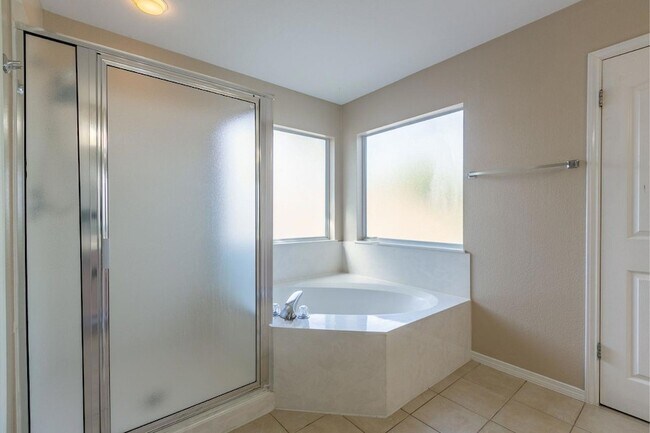 Building Photo - 2308 Sandra Dr