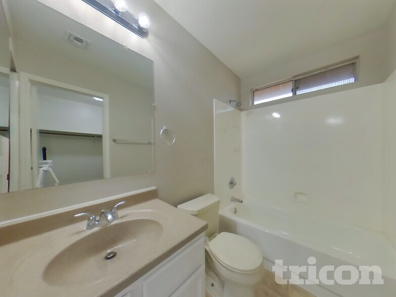 Building Photo - 1406 E Kerry Ln