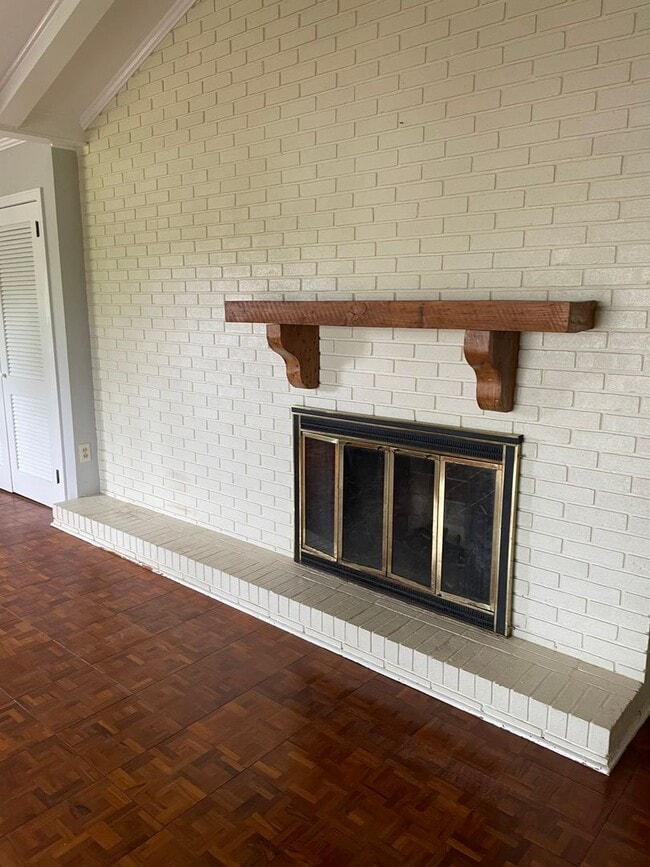 Building Photo - 5 Ramblewood Ln
